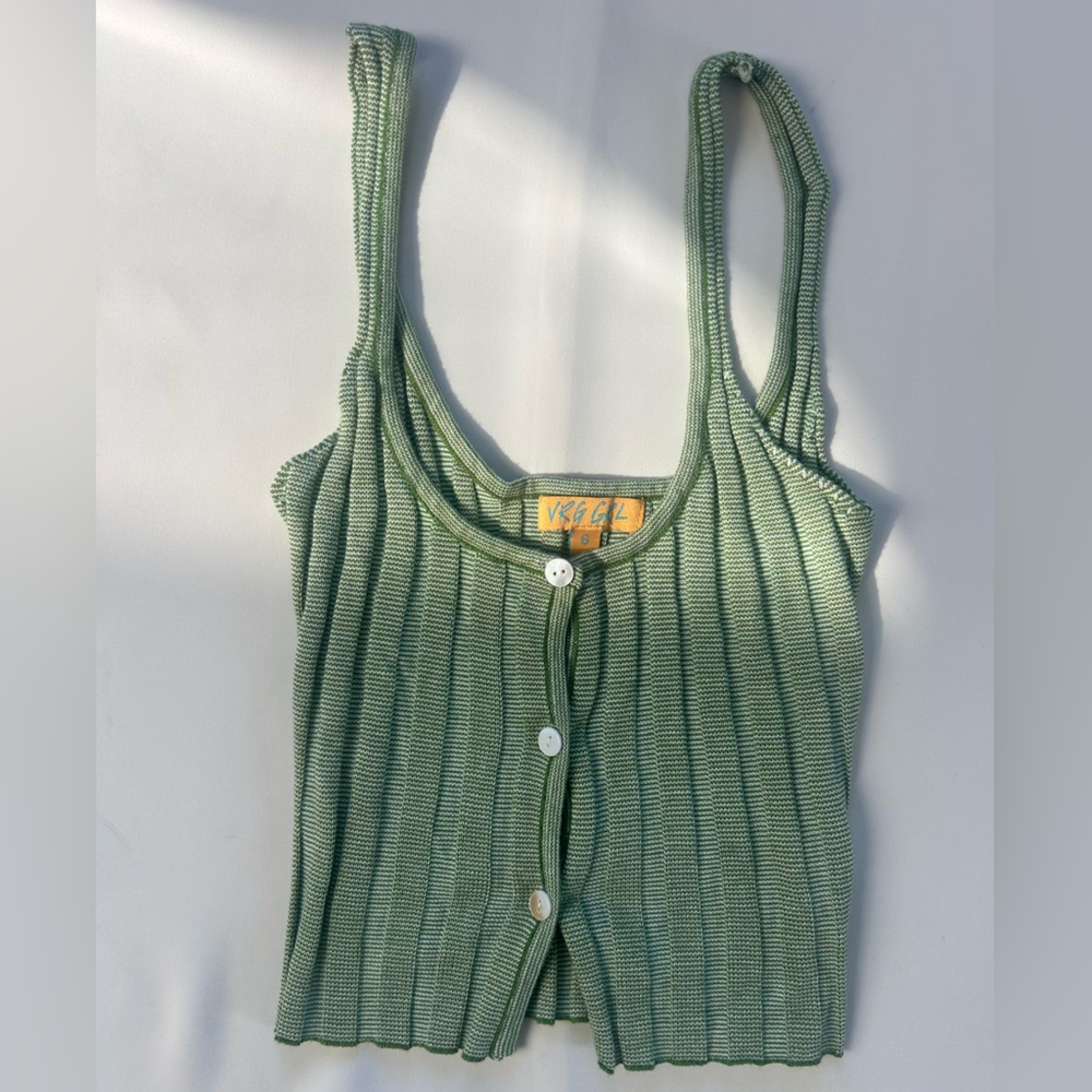Green Ribbed Button-Up Crop! 🦎